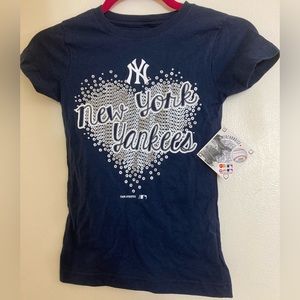 Brand New Yankees Genuine Merchandise Shirt- Youth Medium- Heart Design